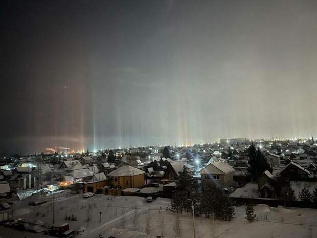 В Барнауле в небе заметили световые столбы / Фото: amic.ru