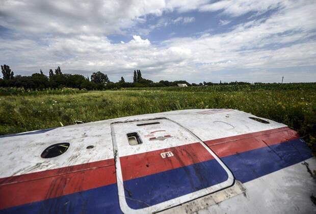 Украинский военный самолет вблизи MH17: Запад не замечает очевидные факты Украинский военный самолет вблизи MH17: Запад не замечает очевидные факты