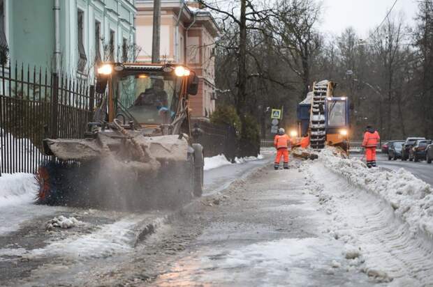 За неделю с улиц Петербурга вывезли около 300 тысяч кубометров снега