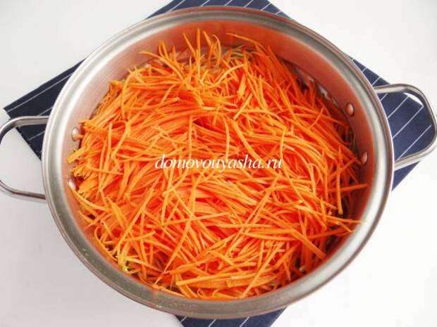 Кабачки с морковью по-корейски на зиму