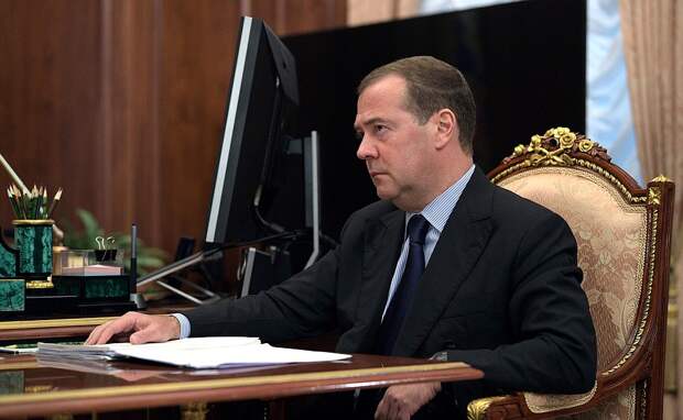 Медведев: Военный конфликт с Западом развивается по самому плохому сценарию
