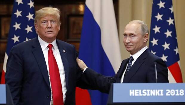 Президент РФ Владимир Путин и президент США Дональд Трамп на совместной пресс-конференции по итогам встречи в Хельсинки. 16 июля 2018