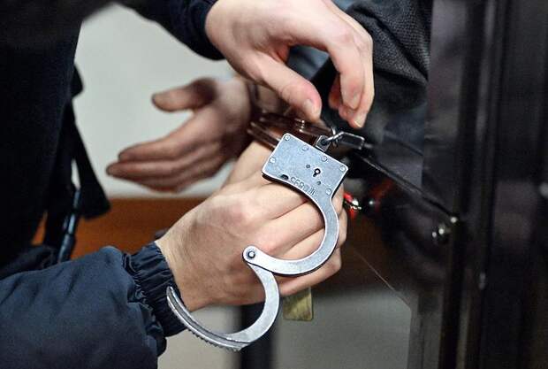 Нарисованное россиянином граффити привело к аресту за экстремизм