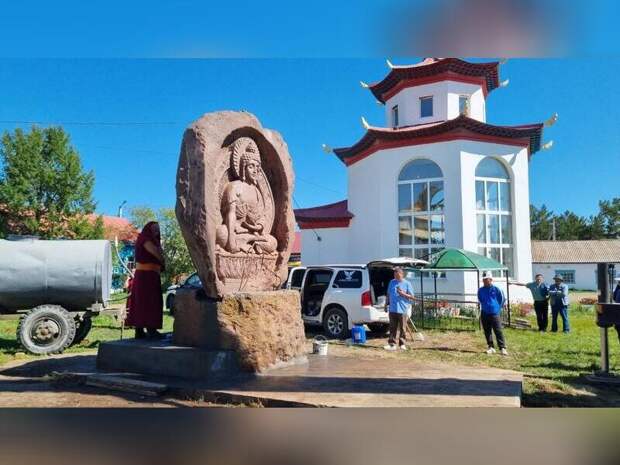 Из Армении в Забайкалье доставили двенадцатитонную статую Будды