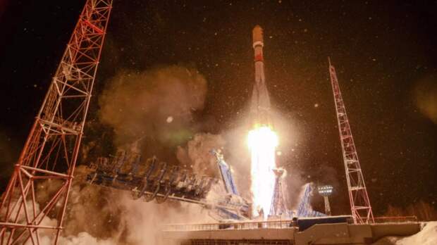 С космодрома Плесецк стартовала ракета с военным спутником