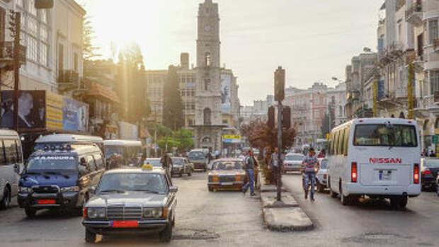 Автомобильное движение на одной из улиц Триполи. Архивное фото