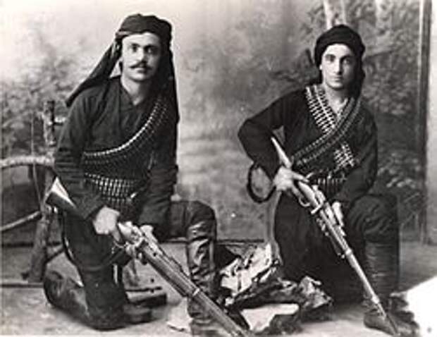 https://upload.wikimedia.org/wikipedia/commons/thumb/c/ce/Pontian_Greek_Soldiers.JPG/250px-Pontian_Greek_Soldiers.JPG