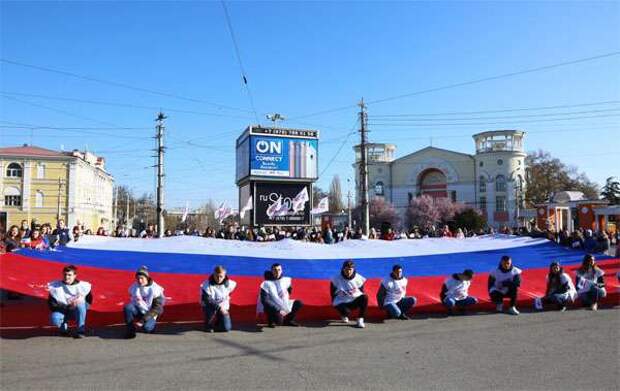 Мы вместе! С праздником, Россия! Мы вместе! С праздником, Россия!