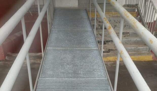 Около дома на Сухонской отремонтировали пандус