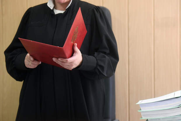 Российского психолога наказали из-за одного мема в группе