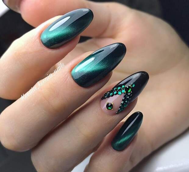 Маникюр с дизайном Кошачий глаз