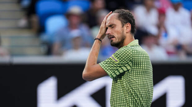 Медведев проиграл Тьену в трёх сетах в 1/8 финала Australian Open