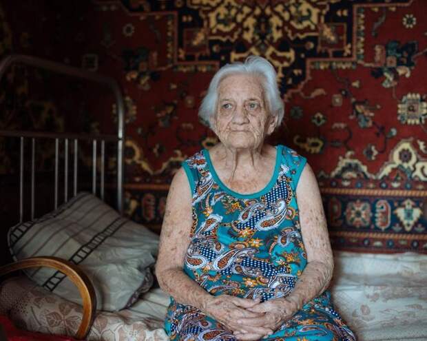 Фотограф снял портреты россиян, родившихся в 1917 году и отметивших свое 100-летие
