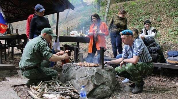 Места для шашлыков в Крыму в 2025 году: где можно пожарить мясо на углях в майские праздники
