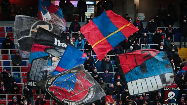 Юрист рассказал, что грозит фанатам ЦСКА за зажигание фаеров