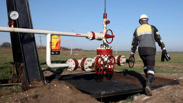 В Коми из-за аварии на нефтепроводе произошла утечка около 100 кубометров нефти