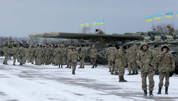 Украинские военнослужащие на военной базе. Архивное фото Украинские военнослужащие на военной базе. Архивное фото