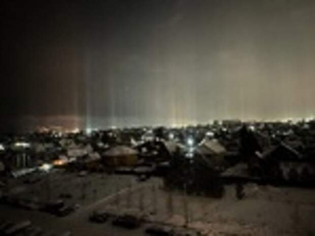 В Барнауле в небе заметили световые столбы / Фото: amic.ru