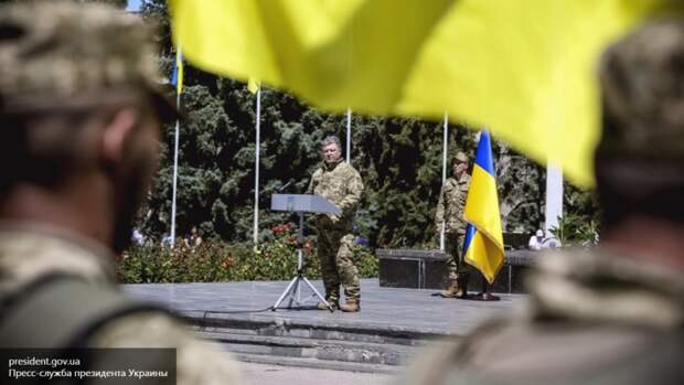 Порошенко переодел украинских военных в нацистскую форму