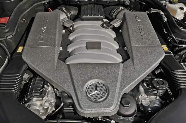 7Под капотом Mercedes-Benz C 63 AMG Coupe US-spec (C204) '2011–н.в..jpg