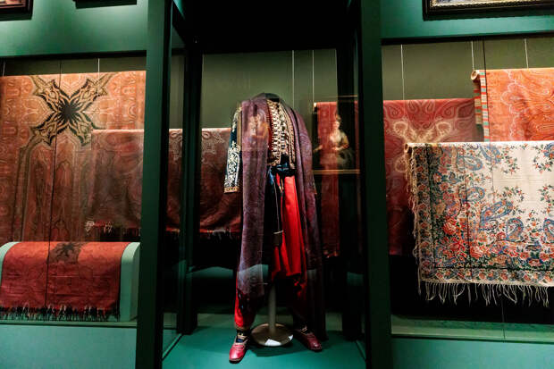 Экспозиция выставки «Индия. Ткань времени»