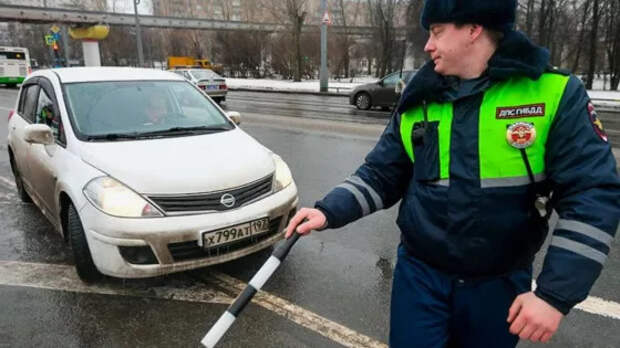 ГАИ назвала способ избежать штрафа в 15000 рублей за управление автомобилем с механикой