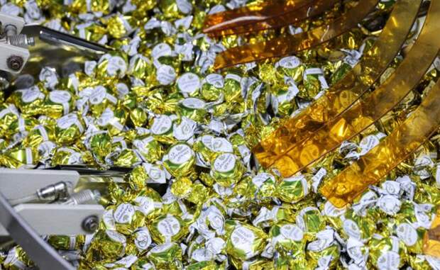 Сладкий экспорт, горькие цены: Россия бьёт рекорды по продаже конфет за рубеж, а мы тут платим всё больше