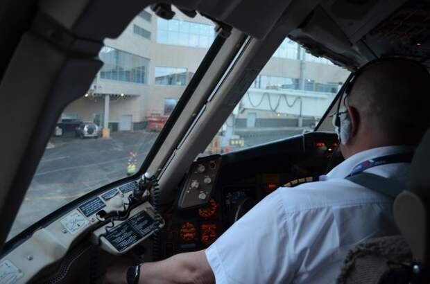 Андрей Громоздин, пилот «Боинга», об аплодисментах пассажиров