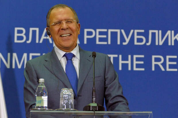 Лавров в шутку заинтересовался адресами симпатичных девушек на встрече со студентами филиалов вузов России в Армении