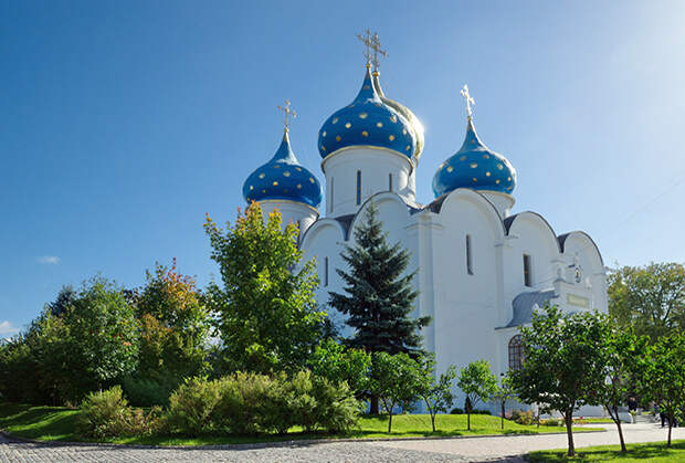 Успенский собор считается одним из самых красивых в Лавре