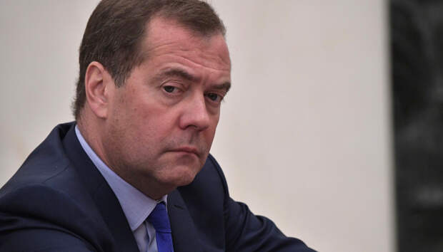 Пенсионерка, упавшая на колени перед Медведевым, – Царьграду: «Это было специально сделано, чтобы меня унизить»