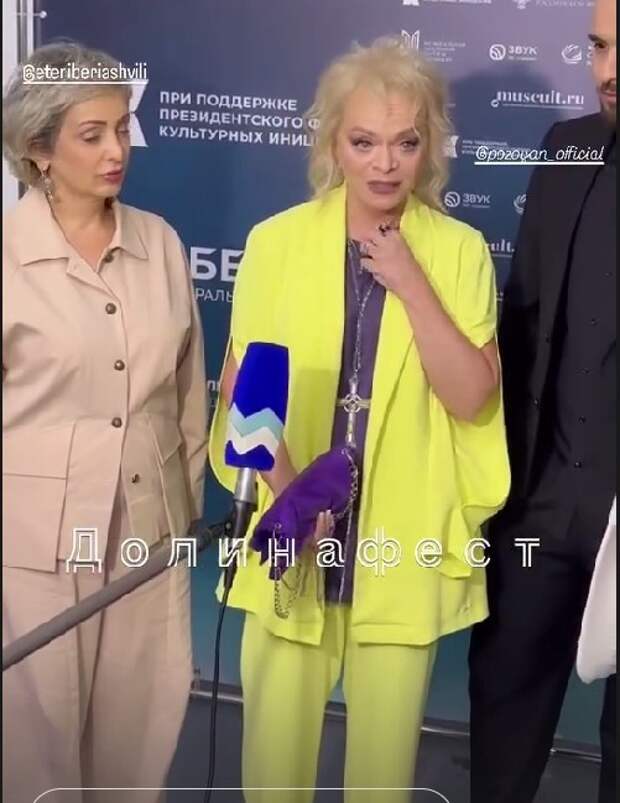 Лариса Долина — легенда отечественной эстрады, чьё имя ассоциируется не только с музыкальными хитами, но и с вечной элегантностью и непоколебимым духом.-2