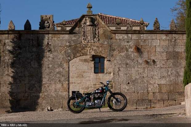 Кастом El Solitario MC Triumph T120R