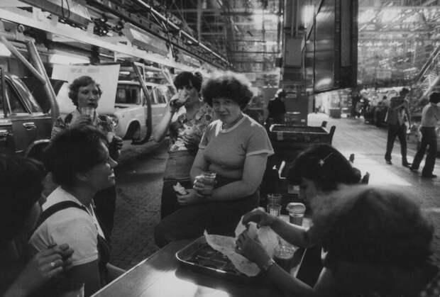 Обеденный перерыв Всеволод Тарасевич, 1981 год, Куйбышевская обл., г. Тольятти, МАММ/МДФ.