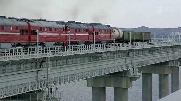 Открылось грузовое железнодорожное сообщение через Крымский мост