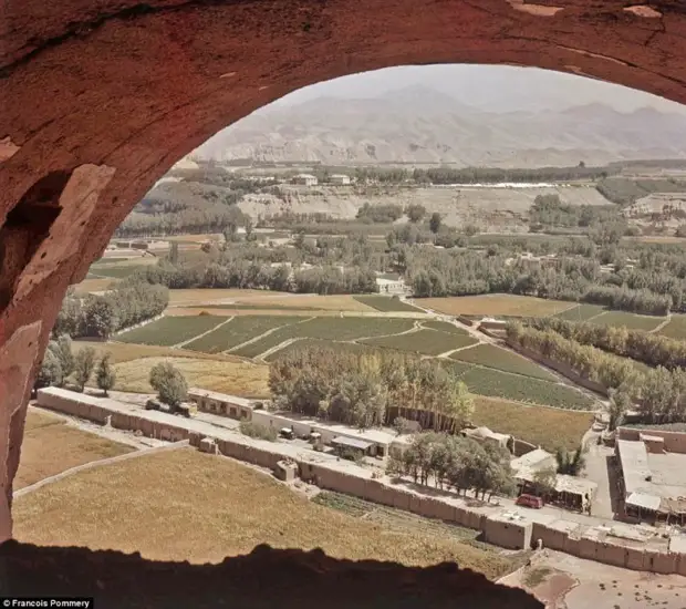 Бамианская долина известна под вторым названием - «Город богов». Бамианская долина известна под вторым названием - «Город богов».