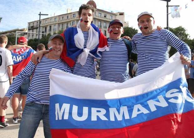 Почему победа русских фанатов в Марсельском порту - это круто! Euro2016, англия, россия, спорт, фанаты, футбол