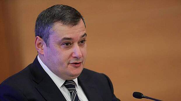 Депутат Хинштейн заявил, что мужчинам в России не будут запрещать красить губы