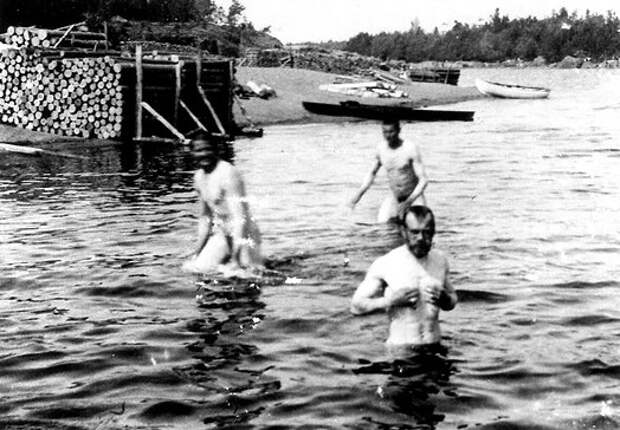 Николай II на реке Мерилин Монро, бикини, волочкова, звезды, знаменитости, история, купальник, пляж