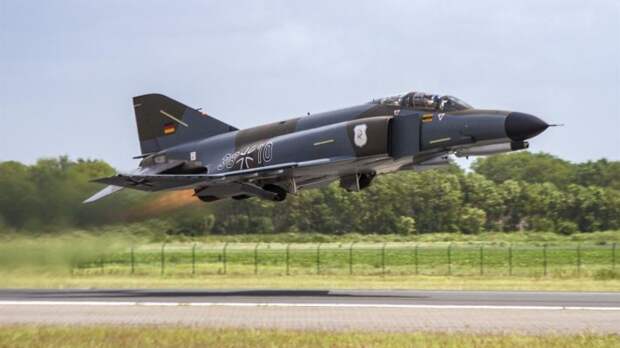 Характеристики McDonnell Douglas F-4 Phantom II и описание истребителя