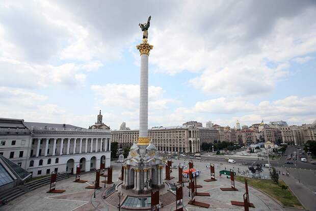 УНИАН: жители Киева перекрыли автомагистраль в городе из-за отключений света