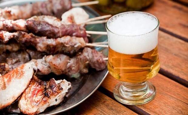 маринад к шашлыку из свинины бокал пива и жареное мясо