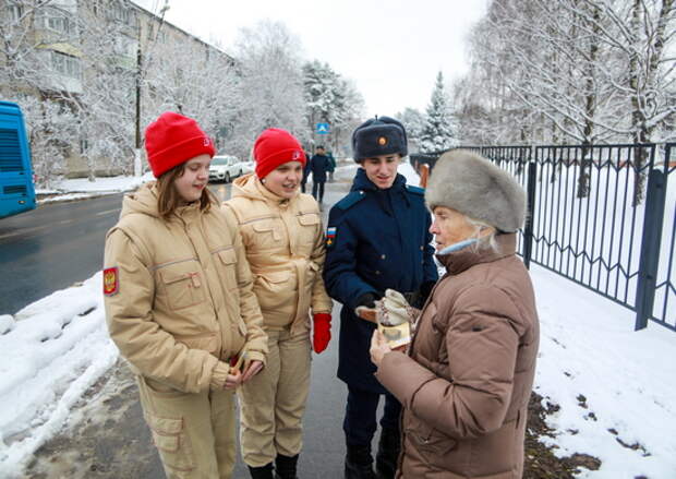 Военнослужащие Тверского соединения ВТА и юнармейцы  провели акцию «Блокадный хлеб»