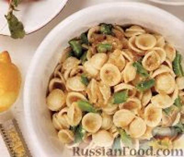 Фото к рецепту: Макароны ракушки с рикоттой и зеленым горошком