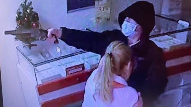 Милые воры: в Санкт-Петербурге настоящие джентльмены ограбили ювелирный магазин