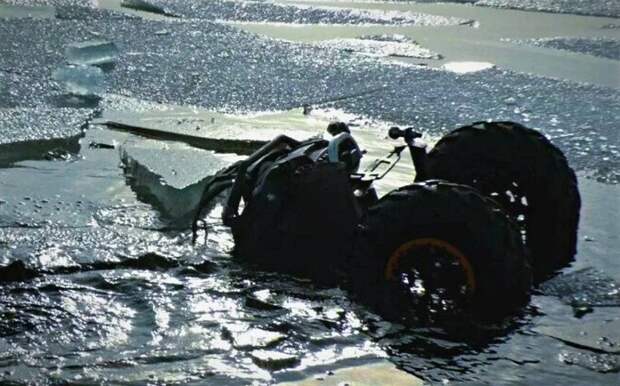 Приморские рыбаки лишились квадроцикла: его выломали изо льда и угнали