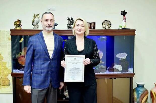 Депутат ЗСК Тепляков наградил специалистов Сочи знаками отличия от краевой Думы