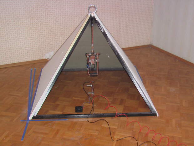 Источник: https://zen.yandex.ru/media/incrediblmech/est-li-elektricheskaia-sila-v-piramidah-tomasa-travegera-5b9c852fc3cbc000ab141262