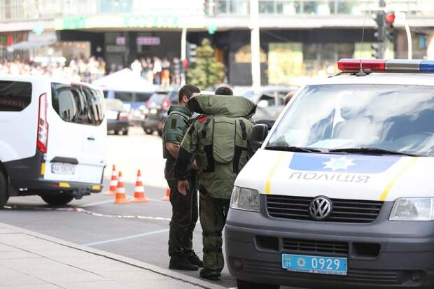 Украинцы заблокировали автобус ТЦК и помогли мобилизованным сбежать