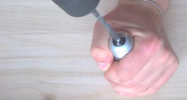 Как сделать красивую дверную ручку или вешалку из старой лампочки 